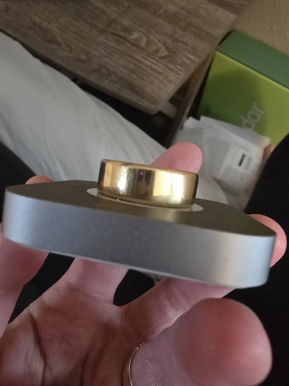 Size 8 GOLD Oura Ring with Charger Base